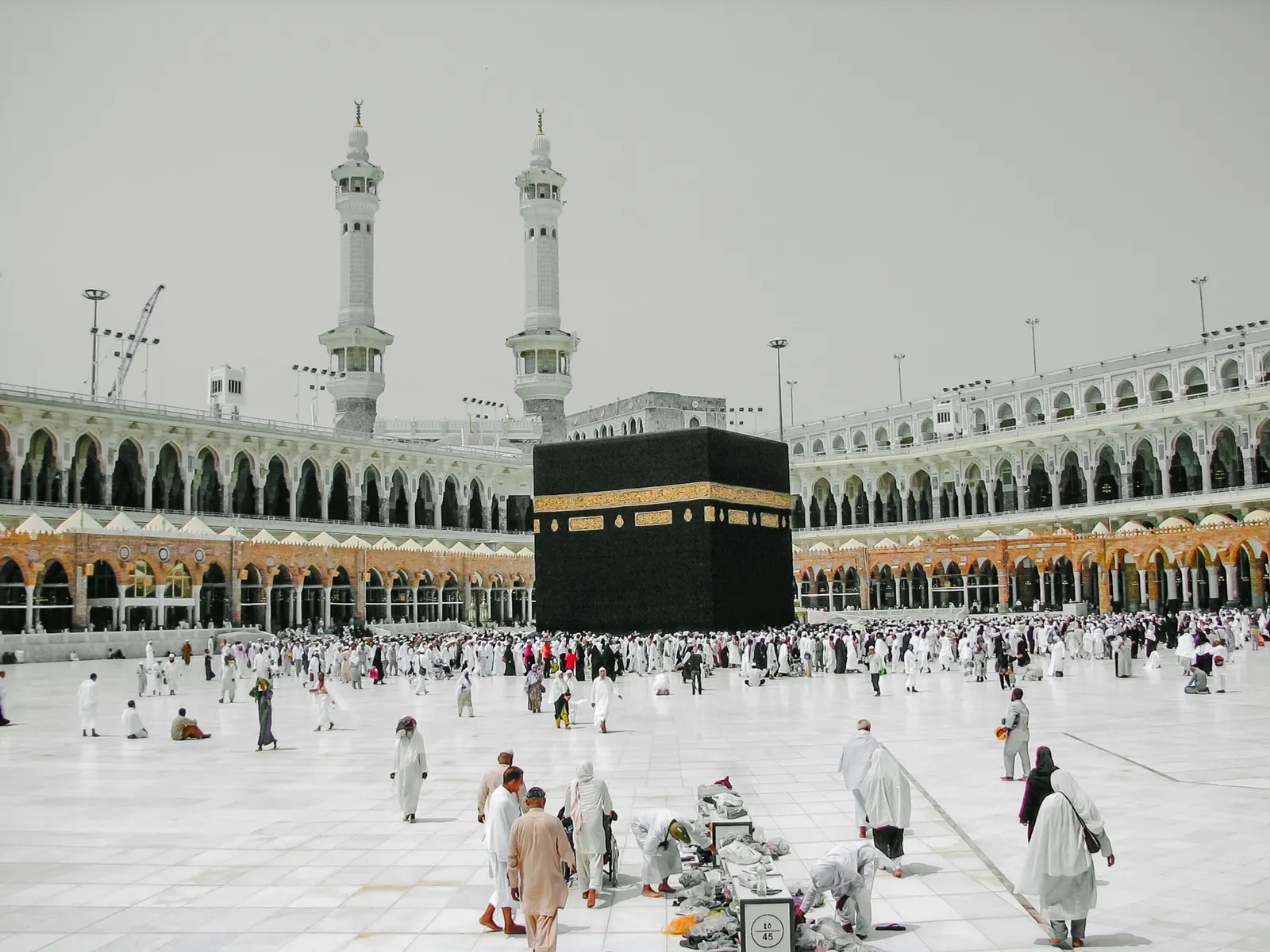 The Kaaba in the courtyard of Masjid al-Haram, with pilgrims at a distance